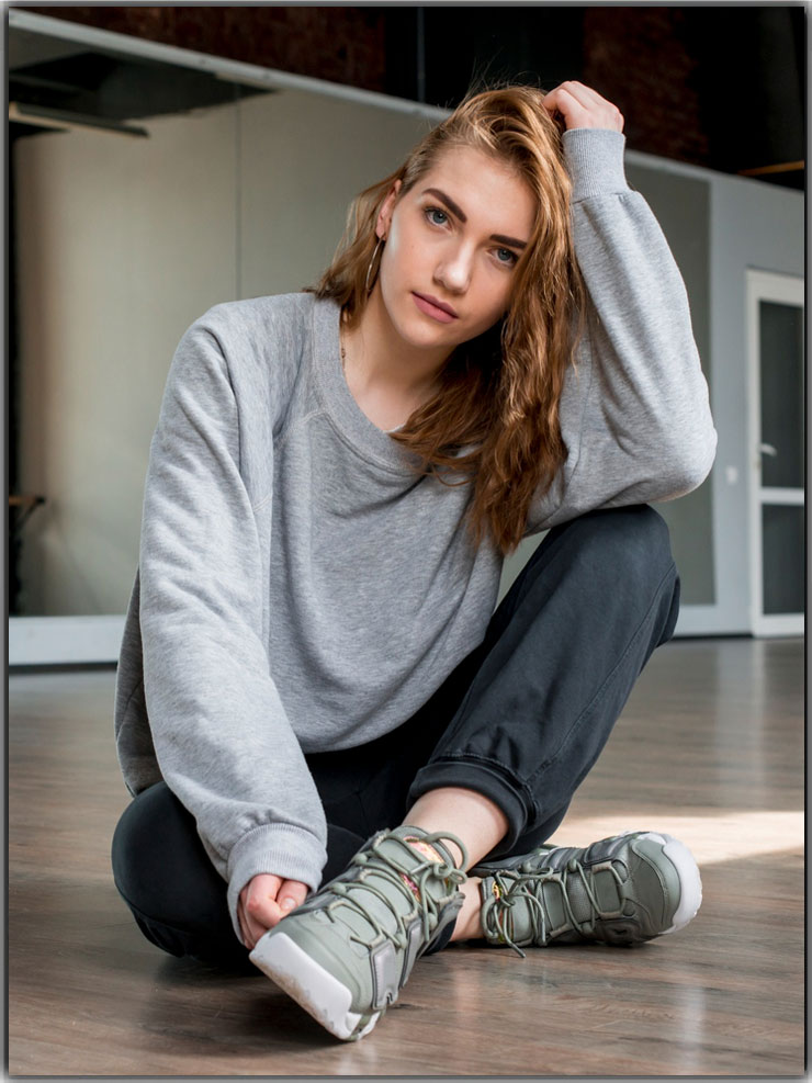 Sit on The Floor Female Pose